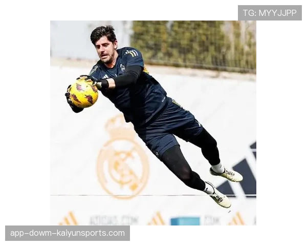 库尔图瓦欧冠伤退引发连锁反应，皇马门将危机考验安切洛蒂轮换深度